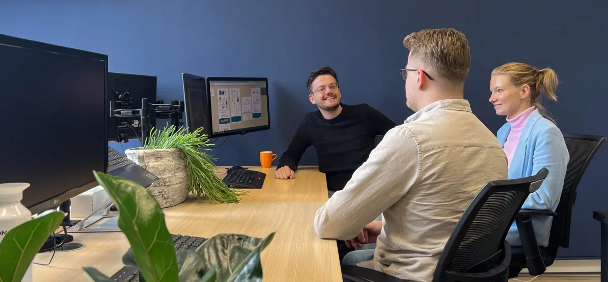 Convident medewerkers in gesprek